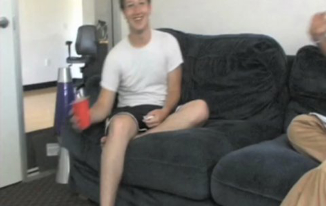 Mark Zuckerberg đã giúp Facebook thống trị thế giới thế nào